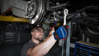 Skruetrækker Vs. Bor: Hvilken skal du bruge til fastgørelse?